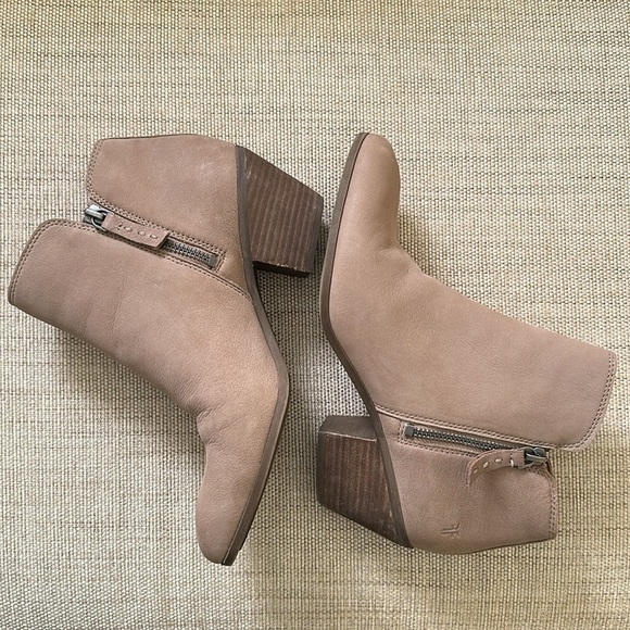 Frye Judith Double Zip Suede Ankle Booties Tan Dual Zip Block Heel Size 8 - Picture 8 of 12
